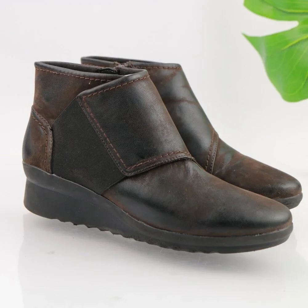 Clarks‎ Womens Caddell Rush Boots Size 7.5 Brown Leather Low Wedge Comfy Booties